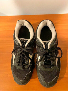 Mizuno Wave Bolt 4 Women's Athletic Shoes Black & Gray